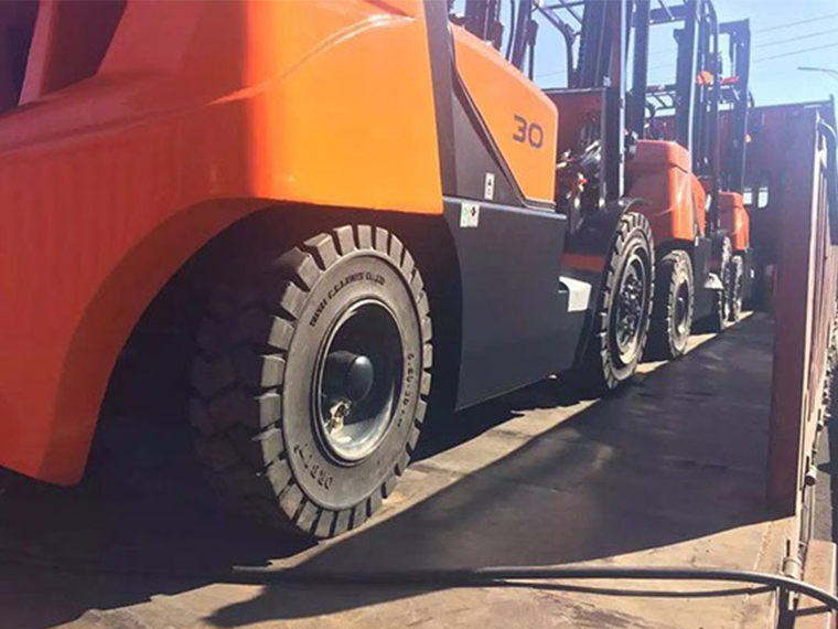 叉車(chē)實(shí)心輪胎